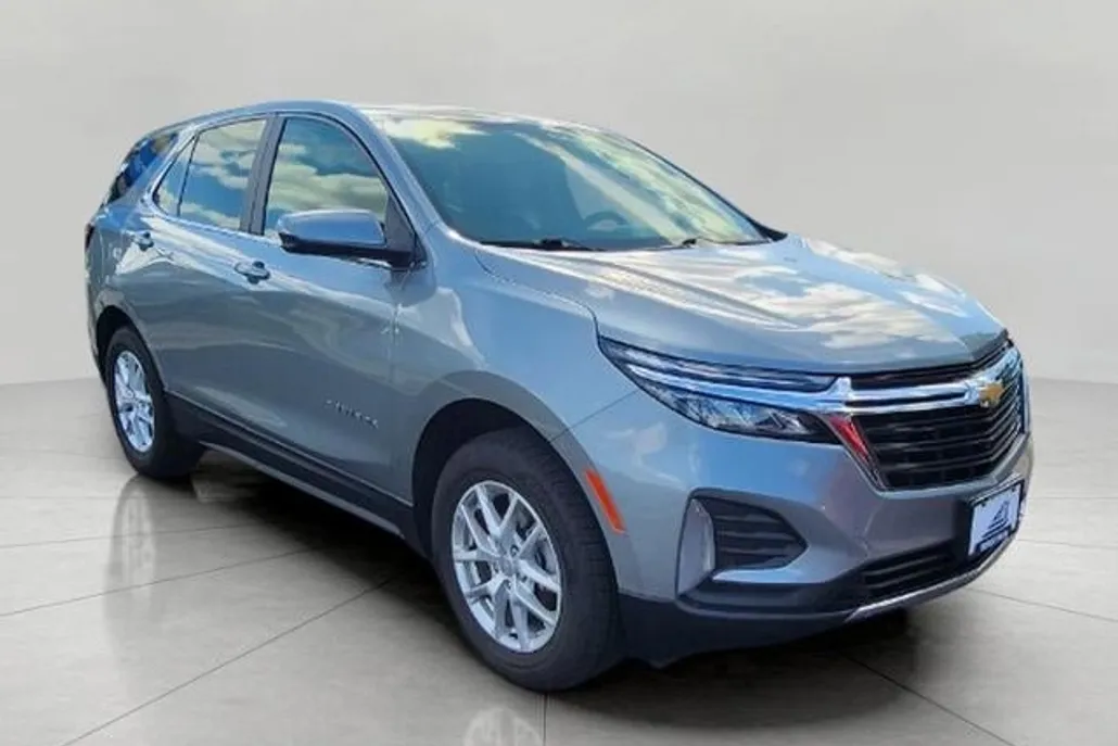 2024 Chevrolet Equinox LT photo 1