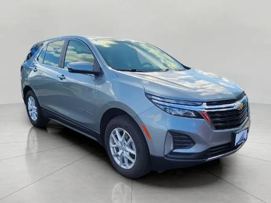 2024 Chevrolet Equinox LT photo 1
