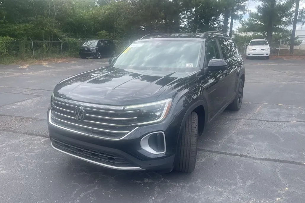 2024 Volkswagen Atlas SE Technology photo 1