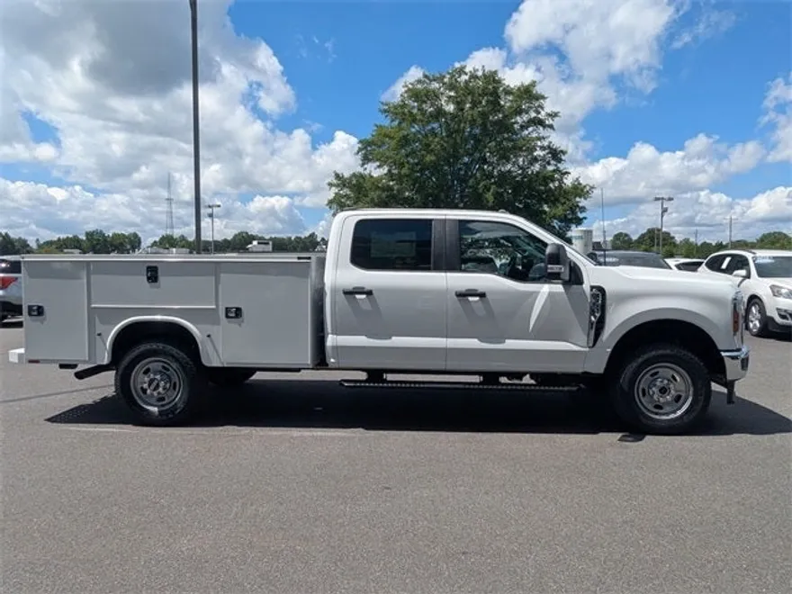 2025 Ford F-350 photo 1
