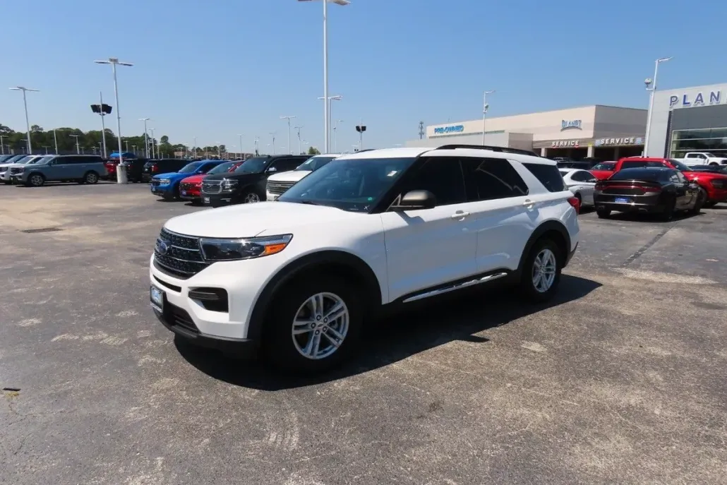 2020 Ford Explorer XLT photo 1