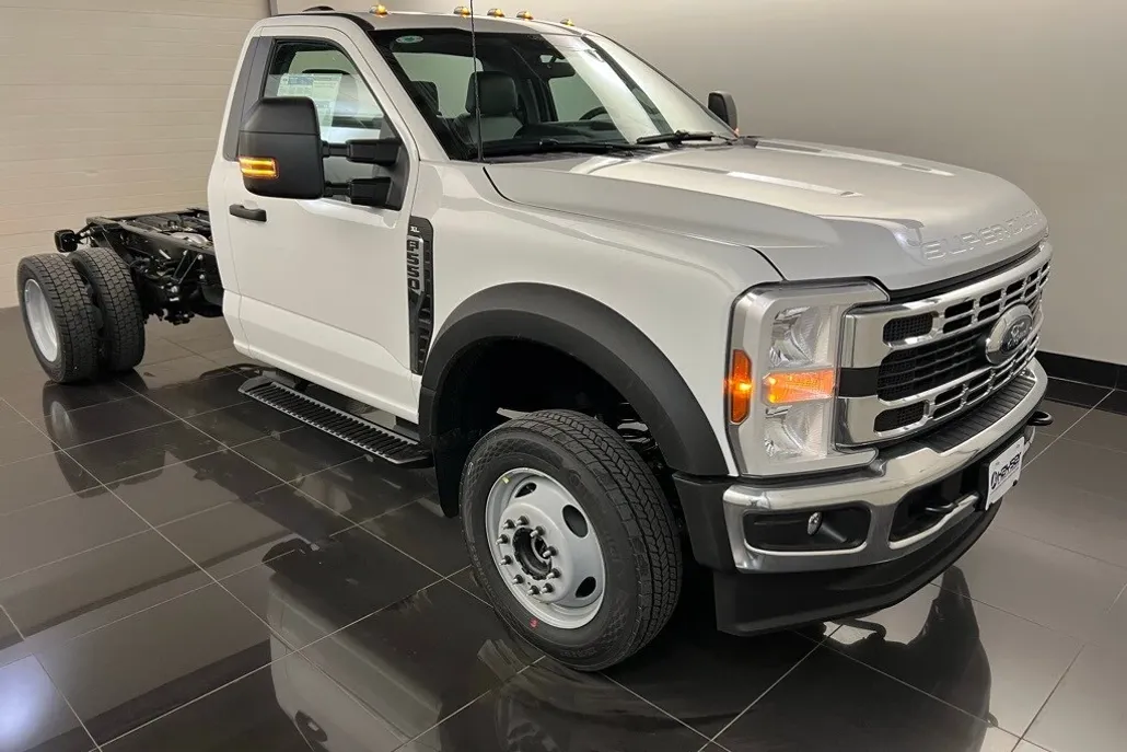 2025 Ford F-550 XL photo 1