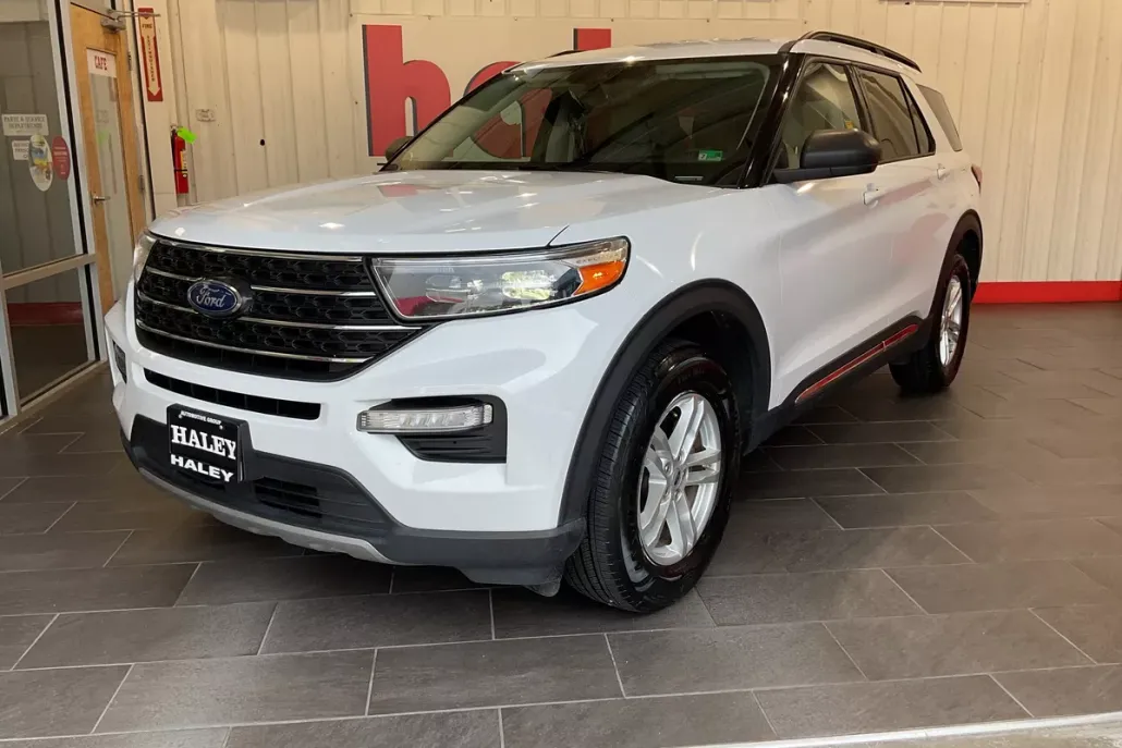 2023 Ford Explorer XLT photo 1