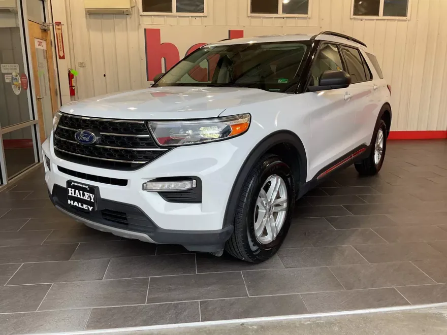 2023 Ford Explorer XLT photo 1