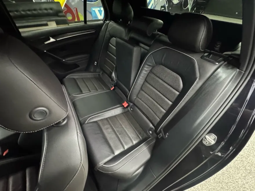 2018 Volkswagen Golf R Base photo 13
