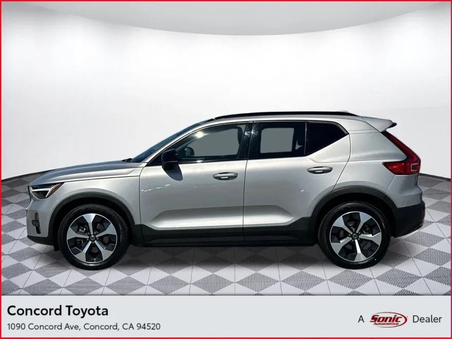 2024 Volvo XC40 Core photo 1