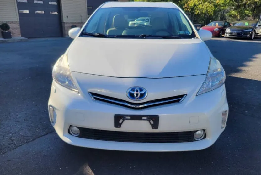 2012 Toyota Prius V Five photo 1