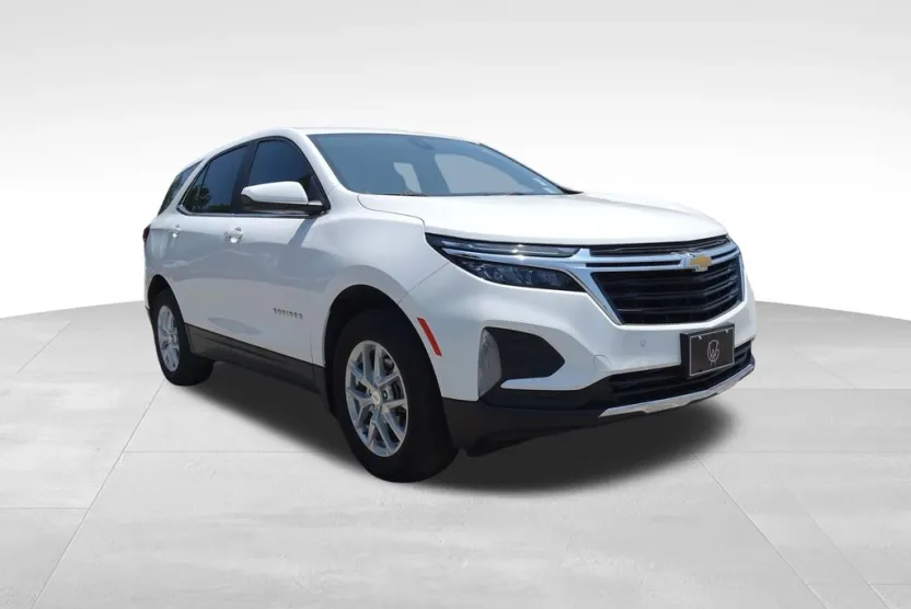 2023 Chevrolet Equinox LT photo 1