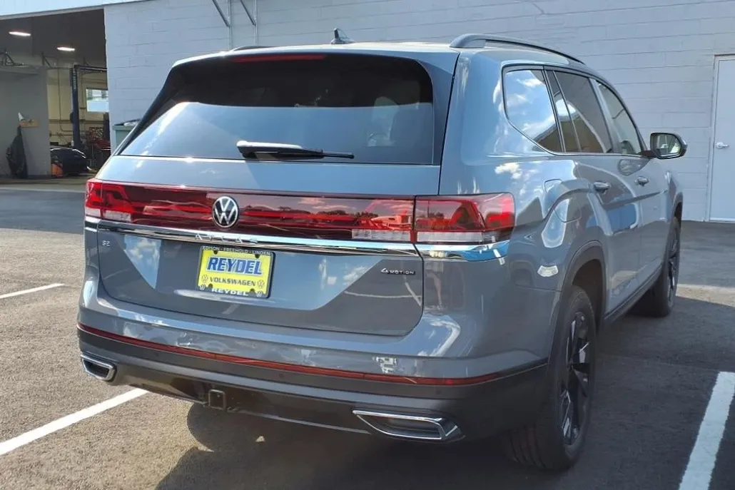 2026 Volkswagen Atlas SE Technology photo 1