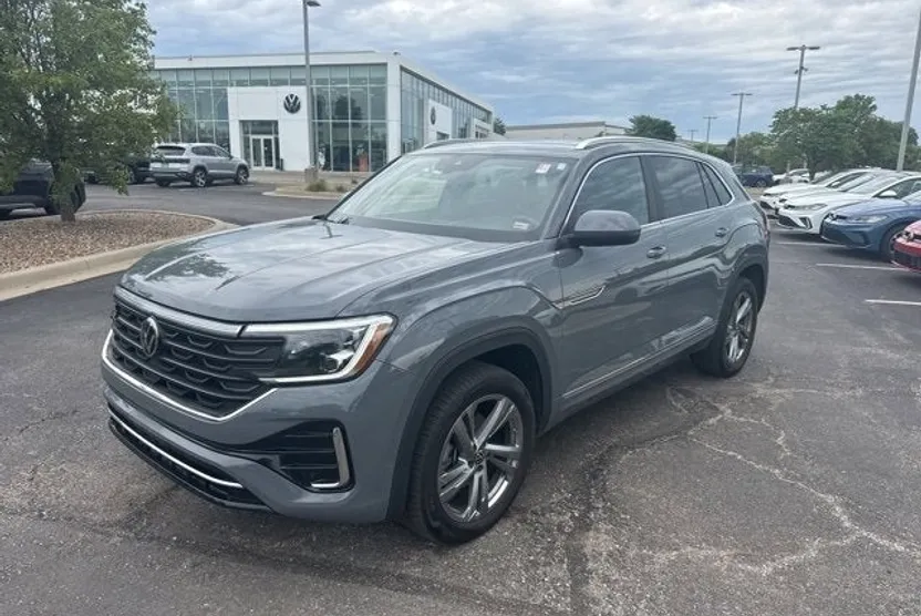 2024 Volkswagen Atlas Cross Sport SEL R-Line photo 1