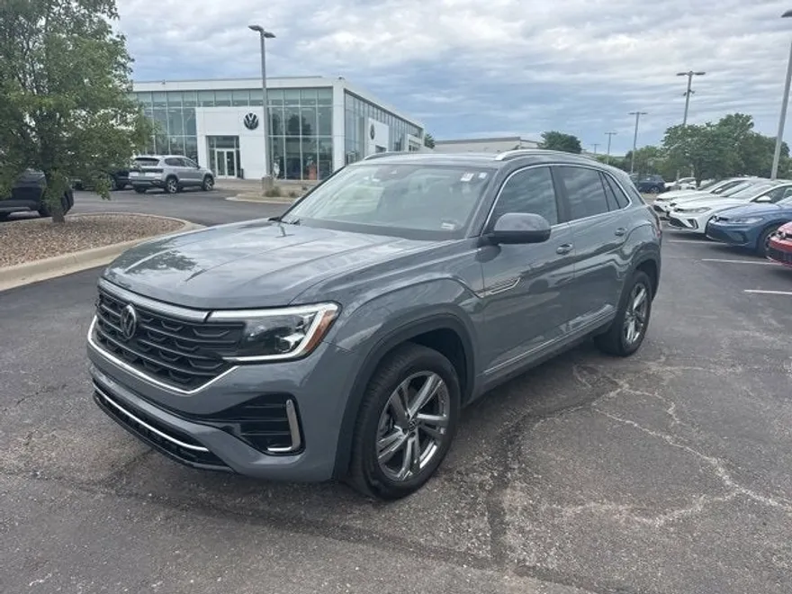 2024 Volkswagen Atlas Cross Sport SEL R-Line photo 1