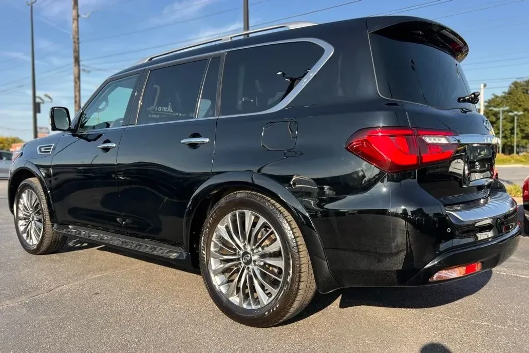 2018 Infiniti QX80 Base photo 1