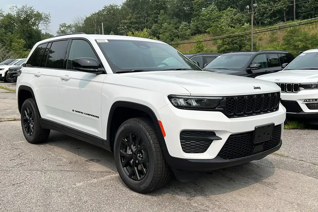2025 Jeep Grand Cherokee Laredo photo 1