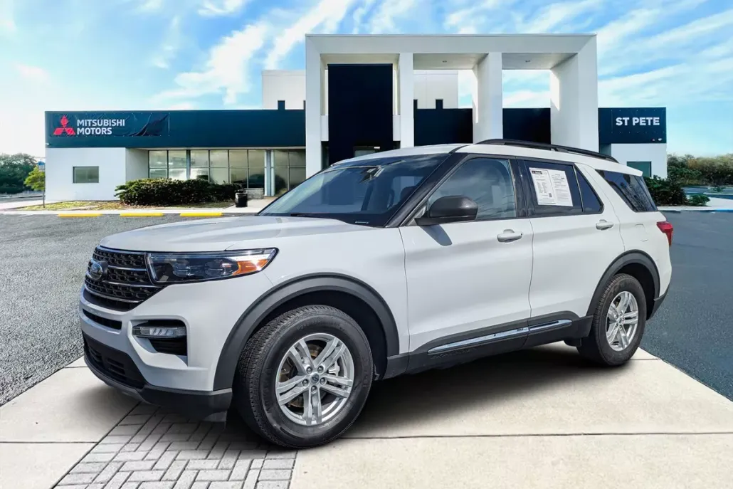2023 Ford Explorer XLT photo 1