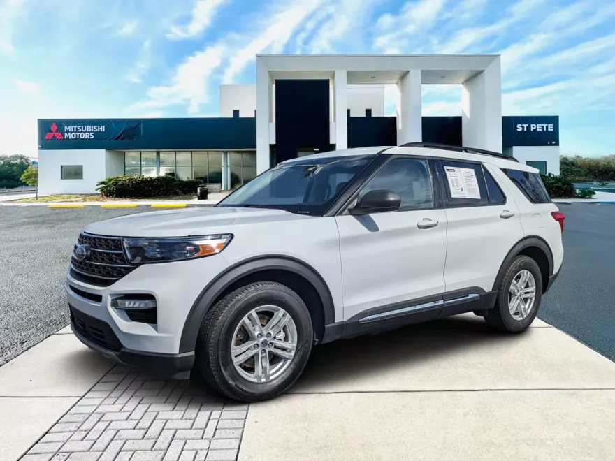 2023 Ford Explorer XLT photo 1