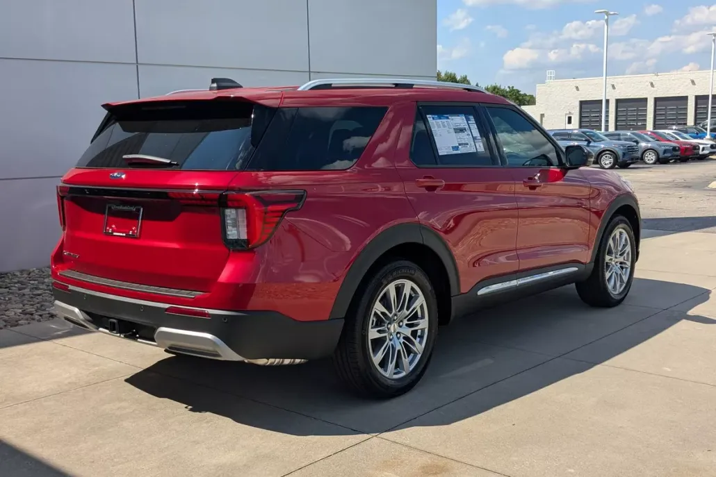 2025 Ford Explorer Platinum photo 1