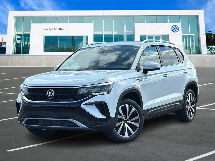 2024 Volkswagen Taos SE photo 1