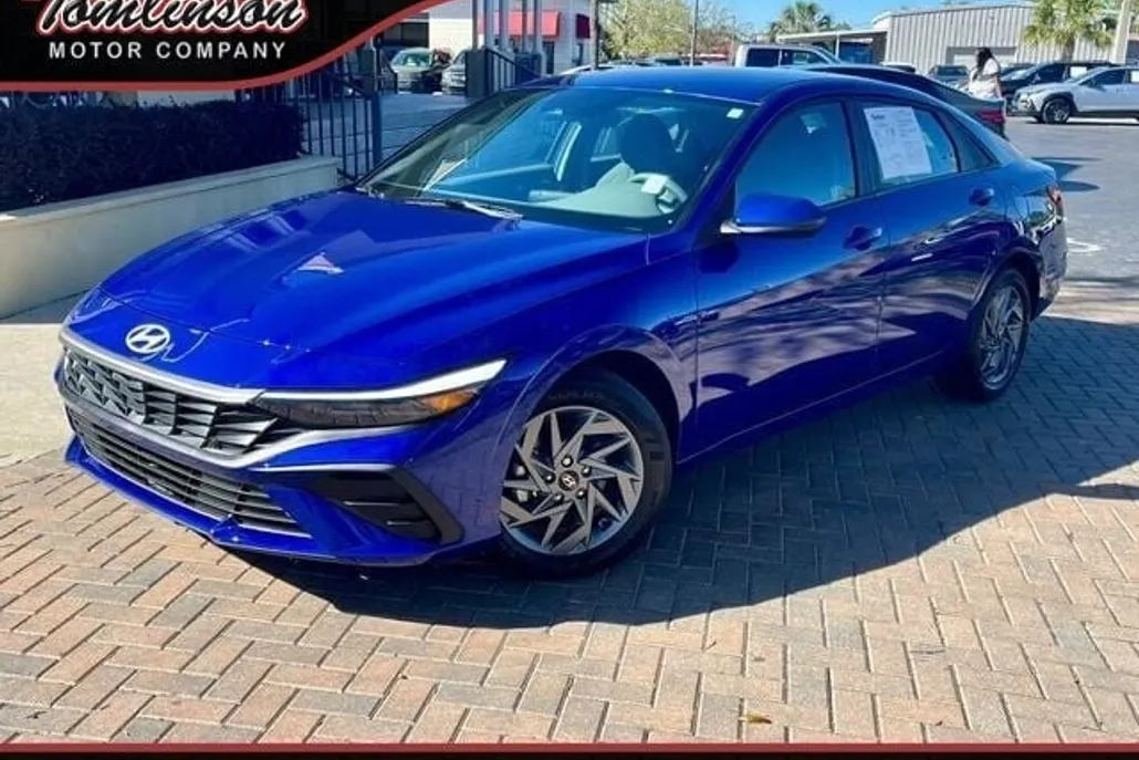 2024 Hyundai Elantra SEL photo 1