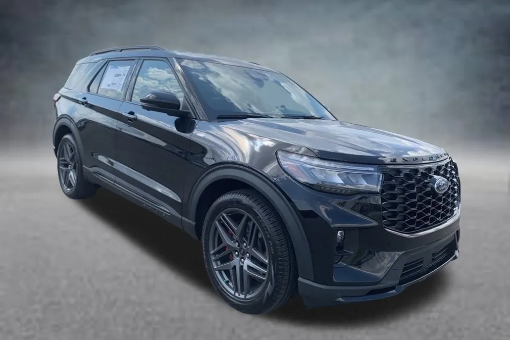 2025 Ford Explorer ST-Line photo 1
