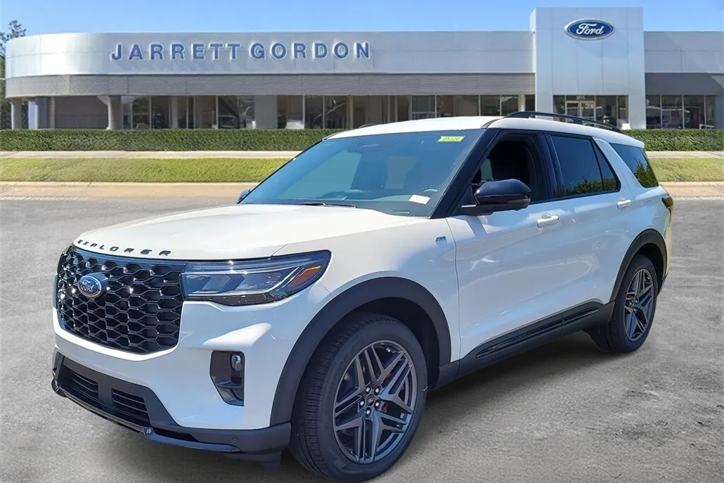 2025 Ford Explorer ST-Line photo 1