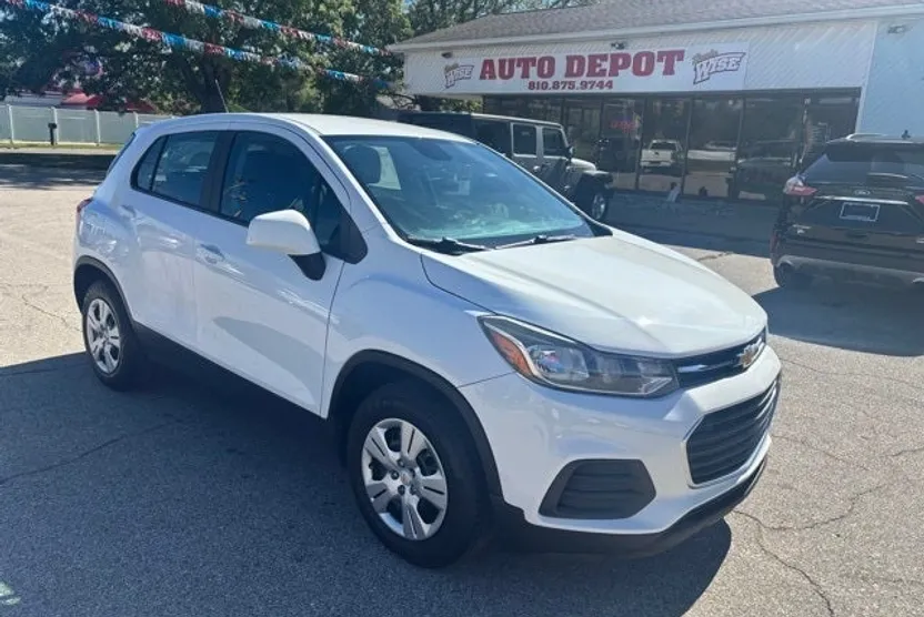 2019 Chevrolet Trax LS photo 1