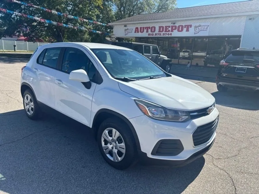 2019 Chevrolet Trax LS photo 1