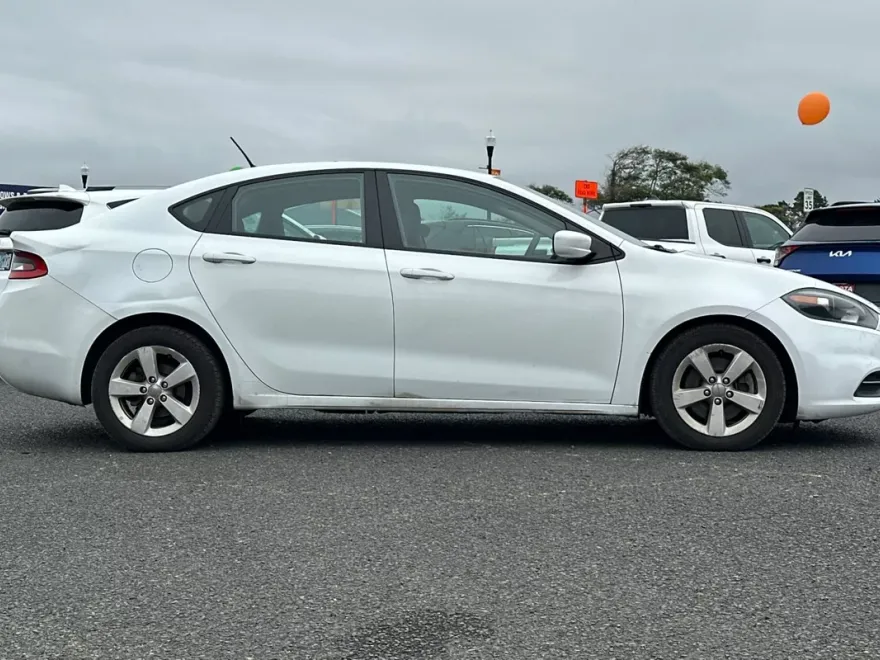 2016 Dodge Dart SXT photo 1
