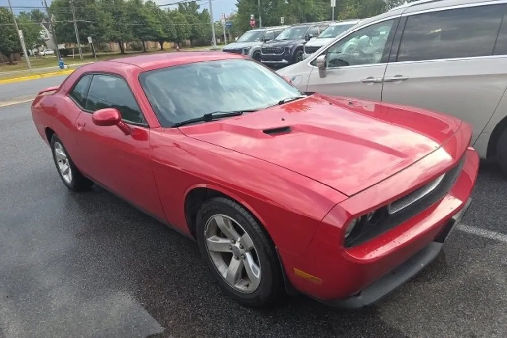 2011 Dodge Challenger photo 1