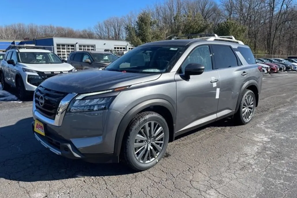 2025 Nissan Pathfinder SL photo 1