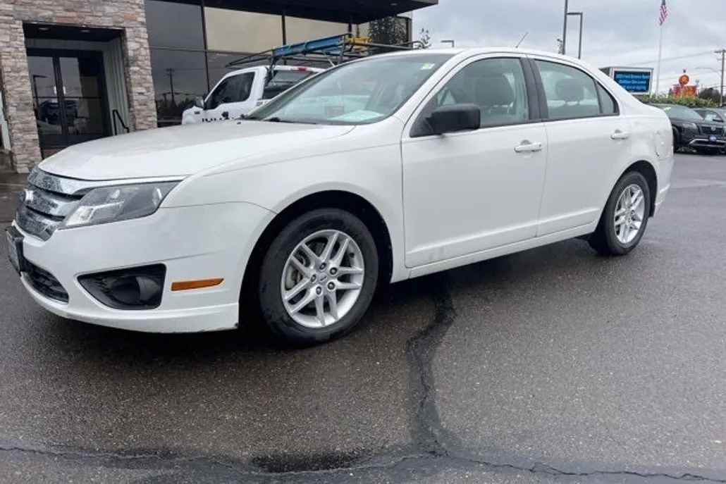 2011 Ford Fusion S photo 1