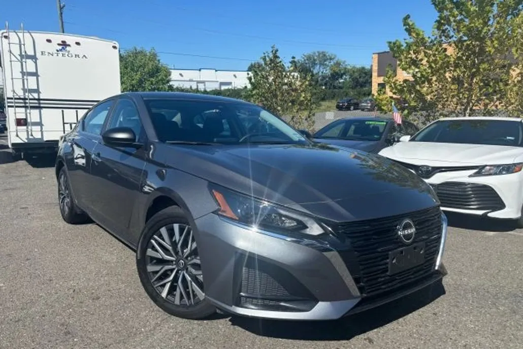 2025 Nissan Altima 2.5 SV photo 1