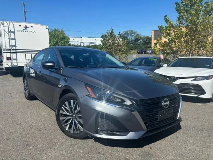 2025 Nissan Altima 2.5 SV photo 1