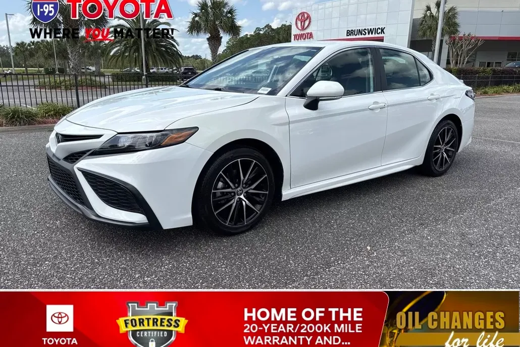 2023 Toyota Camry SE photo 1
