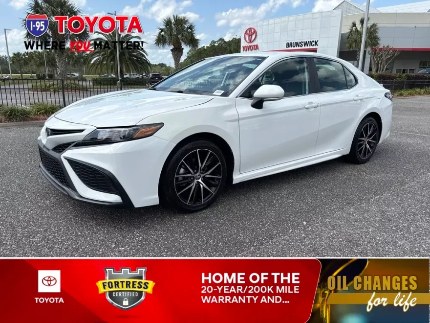 2023 Toyota Camry SE photo 1