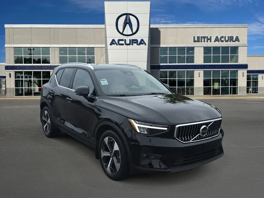 2023 Volvo XC40 AWD Ultimate photo 1