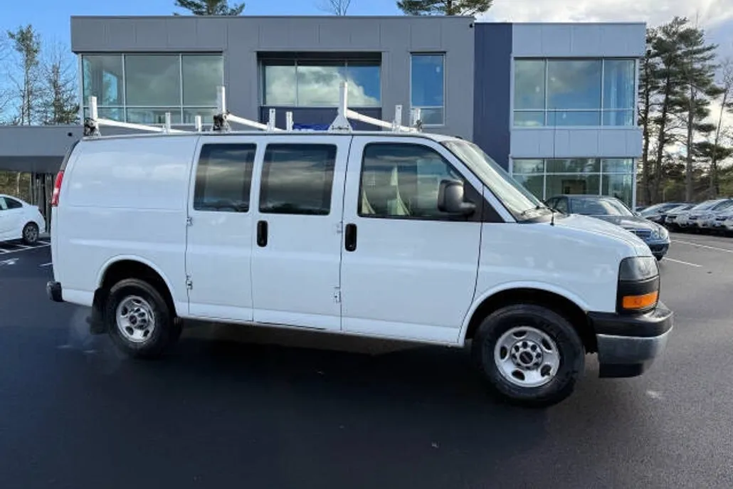 2017 Gmc Savana 2500 Cargo photo 1
