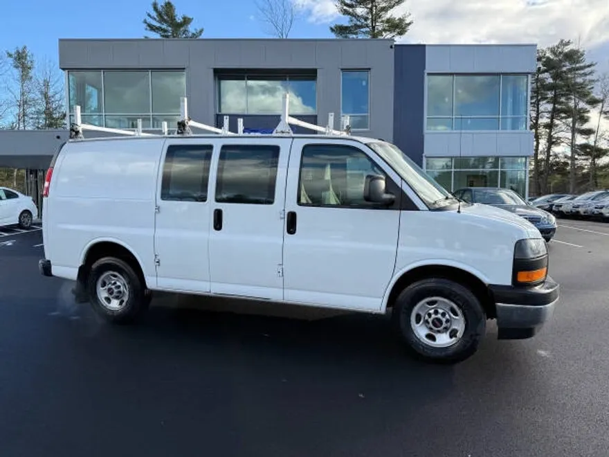 2017 Gmc Savana 2500 Cargo photo 1