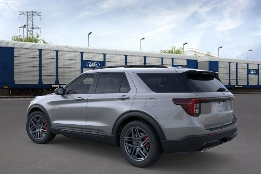 2025 Ford Explorer ST-Line photo 1