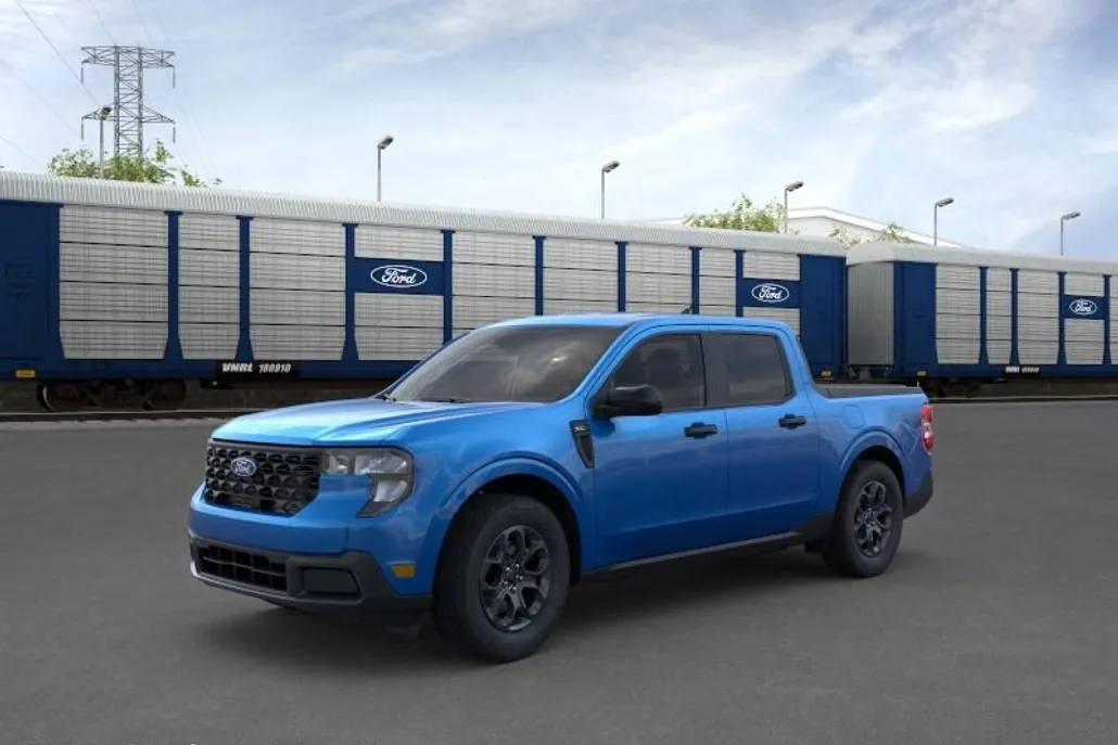 2025 Ford Maverick XLT photo 1