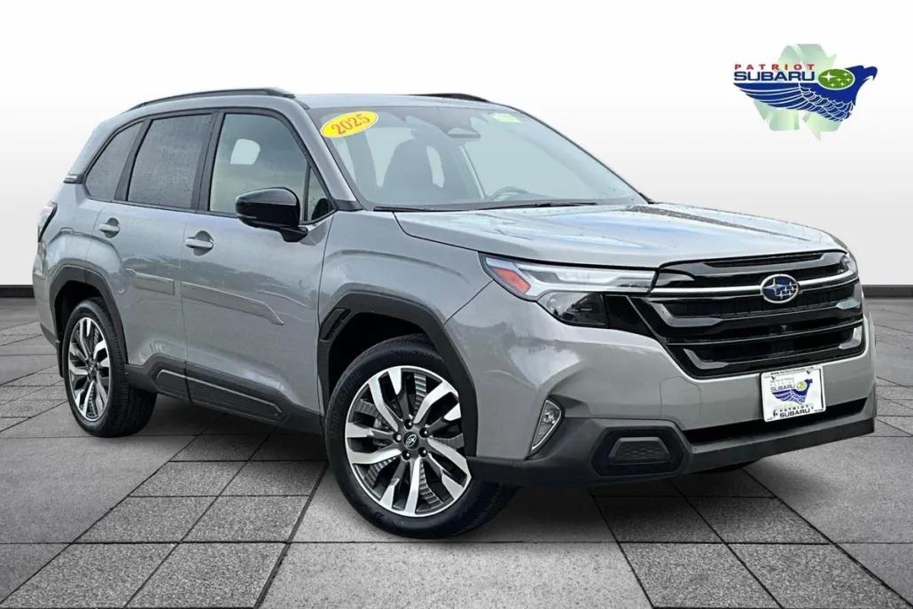 2025 Subaru Forester Touring photo 1