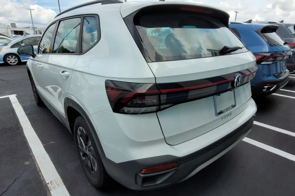 2025 Volkswagen Taos S photo 1