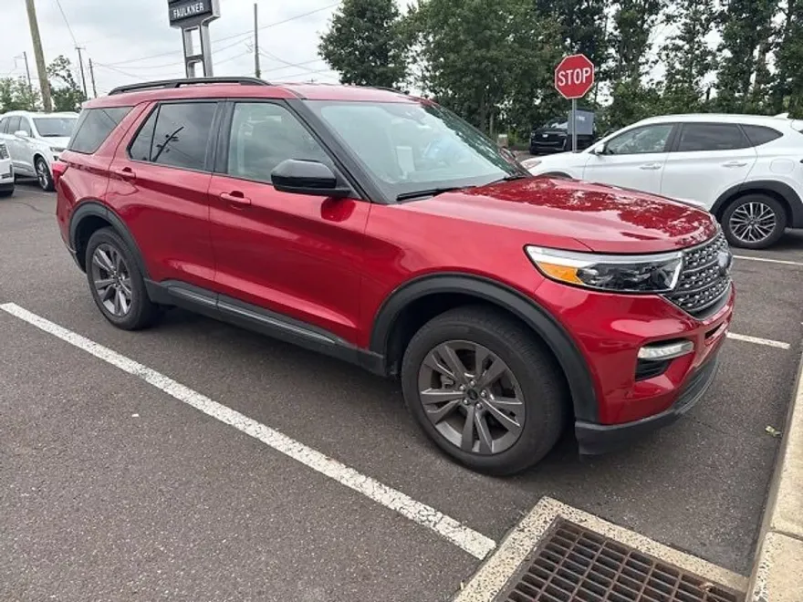 2022 Ford Explorer XLT photo 1