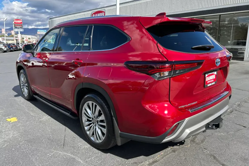 2024 Toyota Highlander Hybrid Platinum photo 1