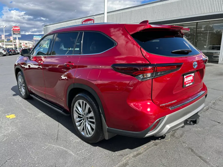 2024 Toyota Highlander Hybrid Platinum photo 1