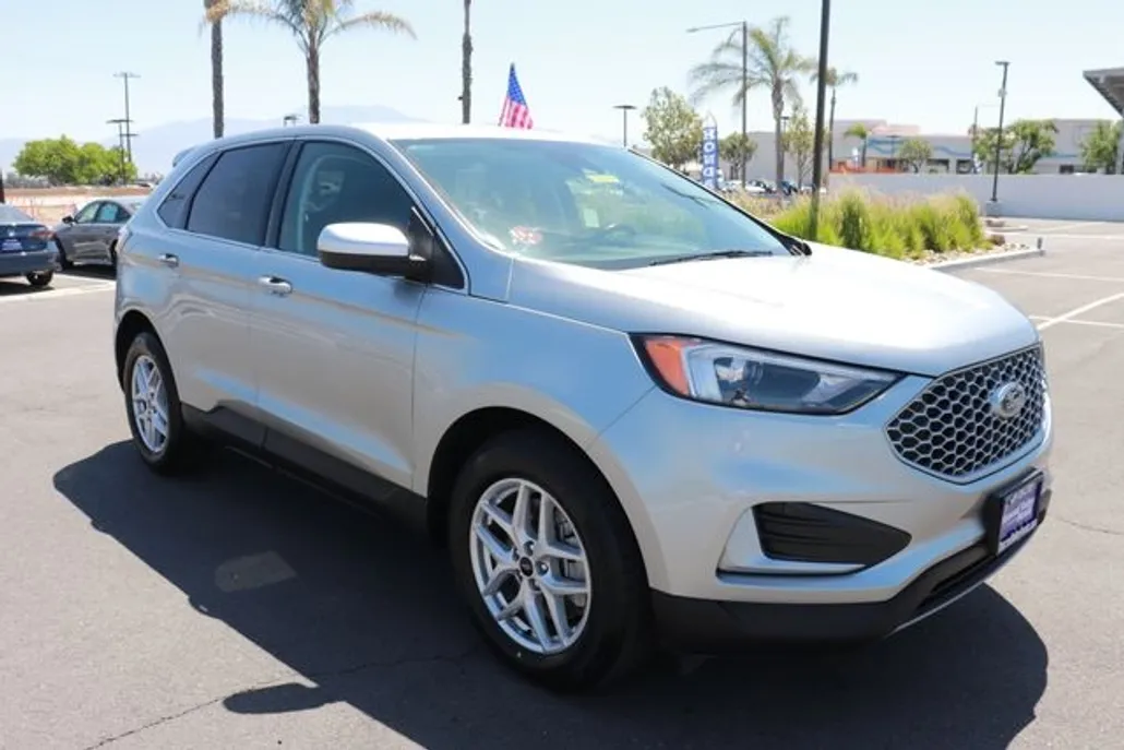2023 Ford Edge SEL photo 1