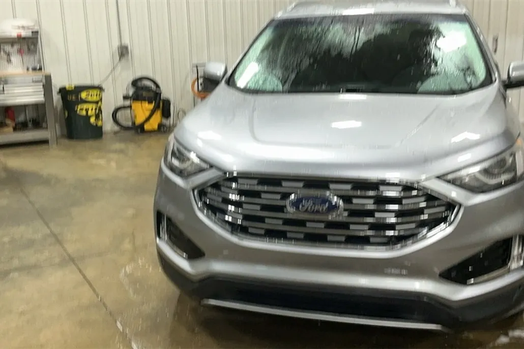 2020 Ford Edge SEL photo 1