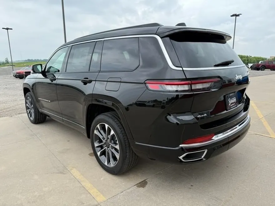 2025 Jeep Grand Cherokee Overland photo 7