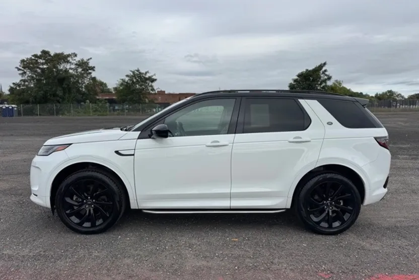 2022 Land Rover Discovery Sport SE R-Dynamic photo 1