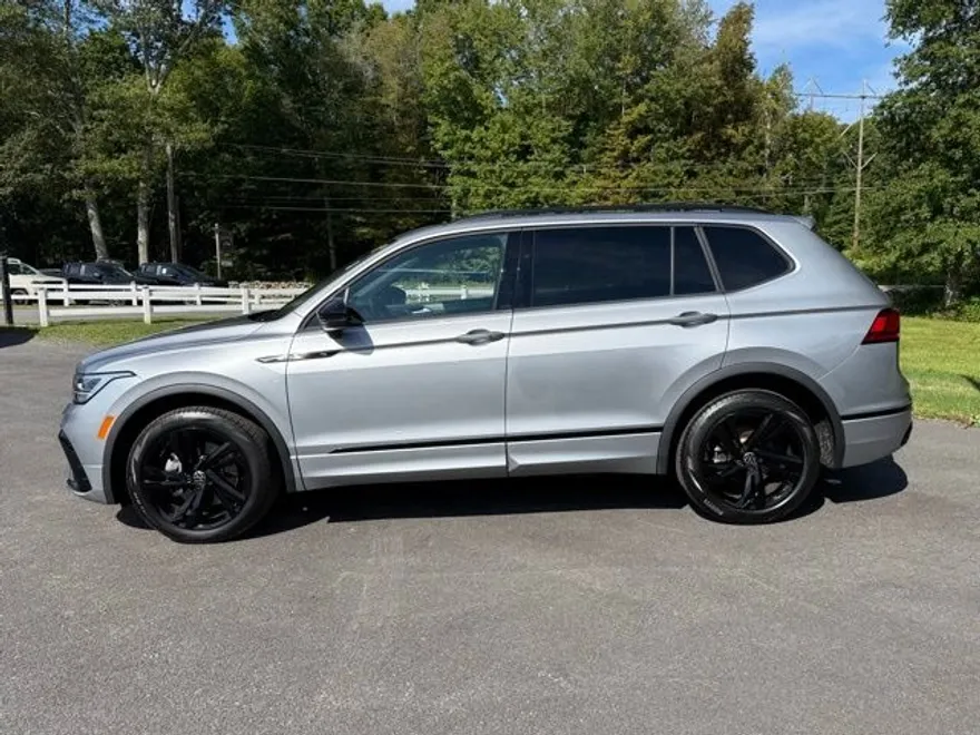 2023 Volkswagen Tiguan SE R-Line Black photo 1
