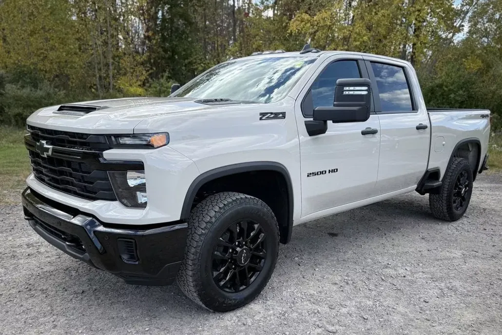 2026 Chevrolet Silverado 2500HD Custom photo 1